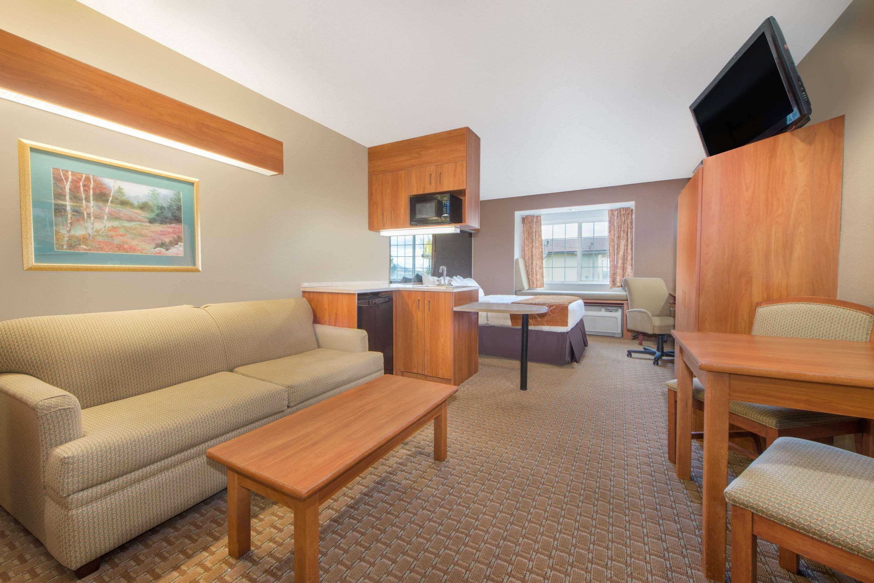 Microtel Inn & Suites Ратон Екстериор снимка