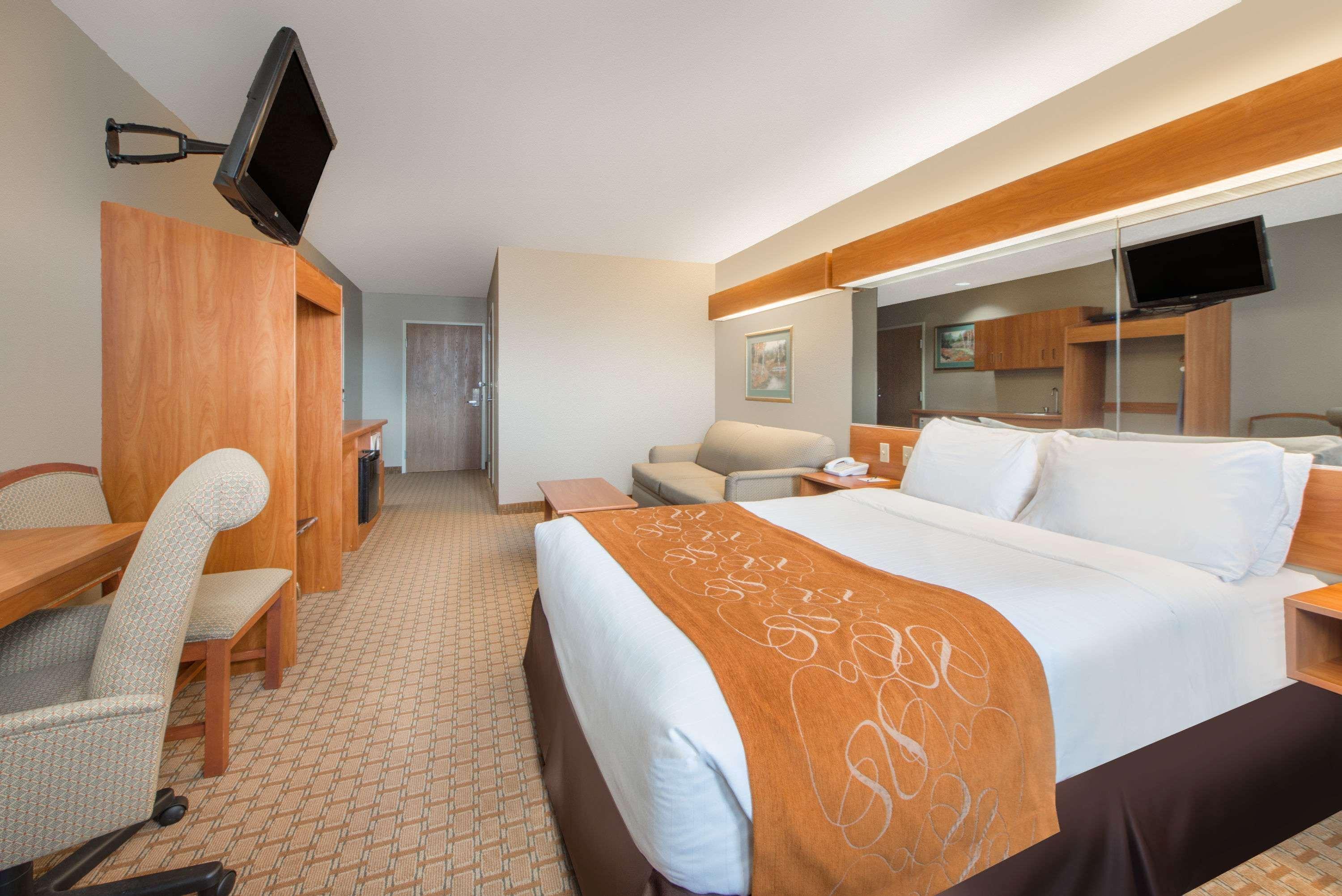 Microtel Inn & Suites Ратон Екстериор снимка