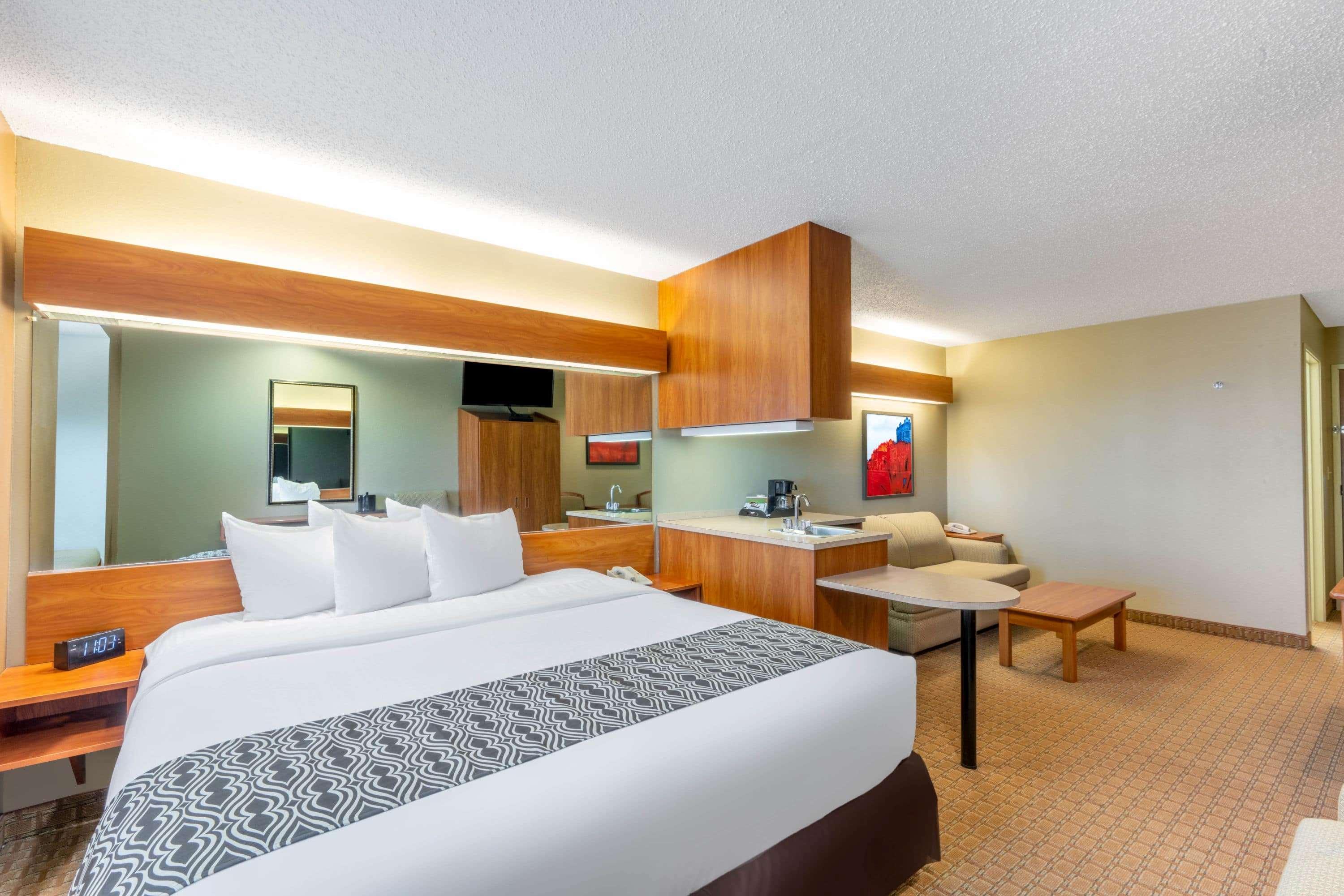 Microtel Inn & Suites Ратон Екстериор снимка