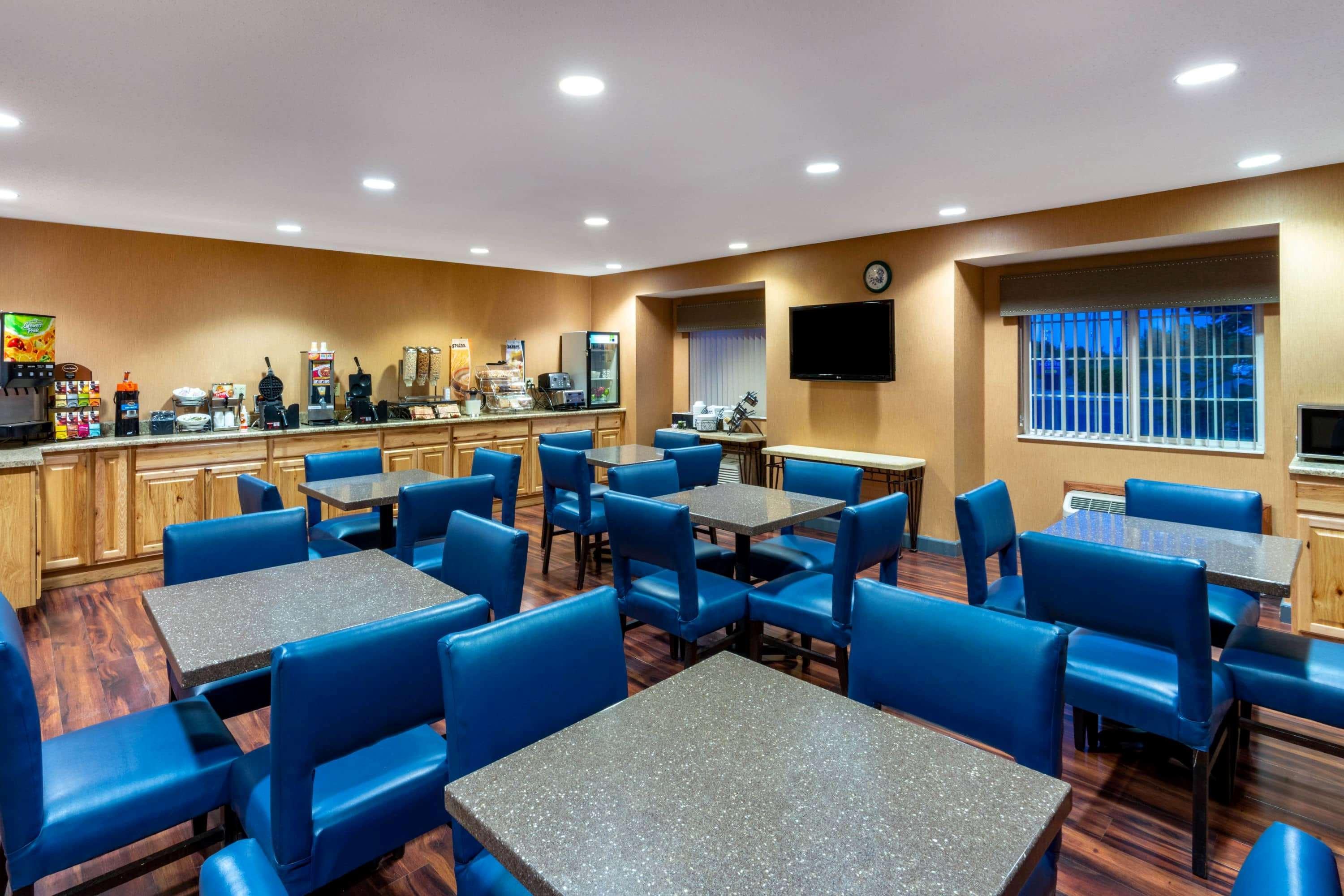 Microtel Inn & Suites Ратон Екстериор снимка