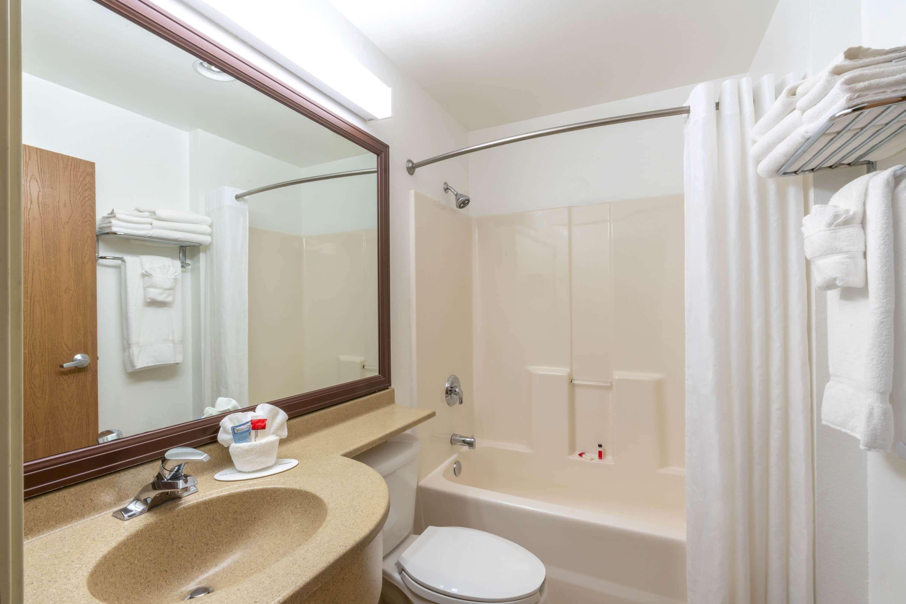 Microtel Inn & Suites Ратон Екстериор снимка