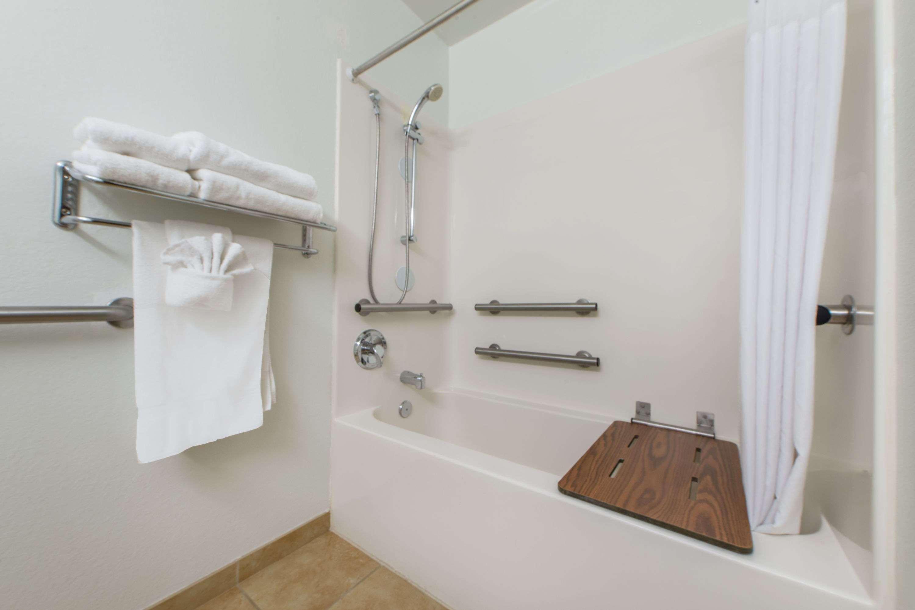 Microtel Inn & Suites Ратон Екстериор снимка